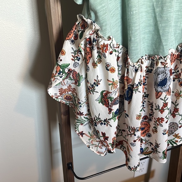 Peplum short sleeve top, size small - Picture 6 of 6